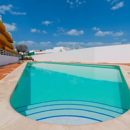 15min Walk To Cabanas Center, Pool, Wifi, Bbq And Air-conditioning *